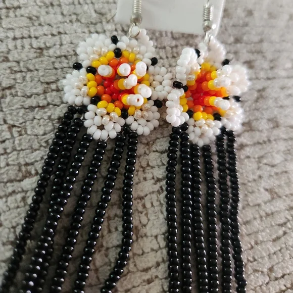 Flower beaded earrings - Picture 3 of 5